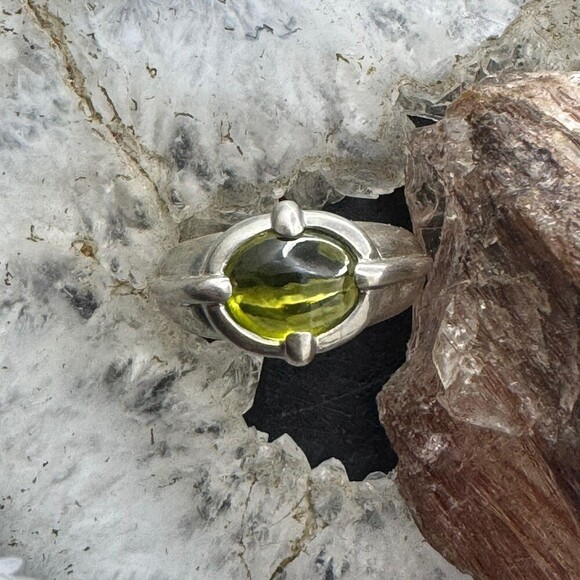 Carolyn Pollack Sterling Oval Horizontal Peridot Decorated Shank Ring For Women - Picture 4 of 10